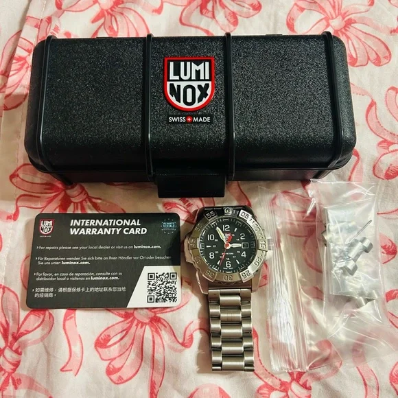 Luminox Nagy seal Black Dial Stainless Steel Men's Watch - Picture 2 of 9